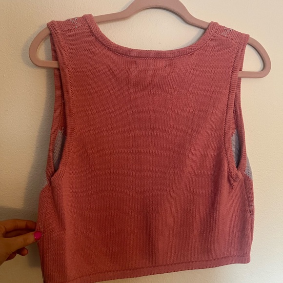Pink cropped sweater vest - Picture 2 of 3